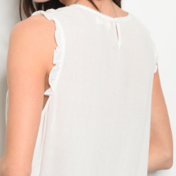 Ivory Sleeveless blouse w/round neck & lace detail - Picture 7 of 8
